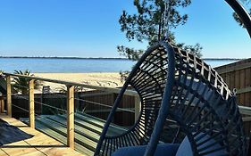 Chalet et Jaccuzy sur la plage